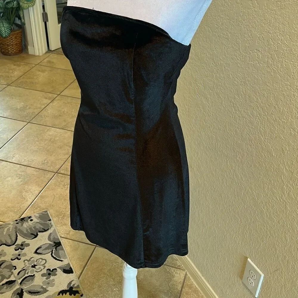 Miscreants Size UK 12 US 8 Strapless Velvet Mini Dress Black LBD Cocktail Party
